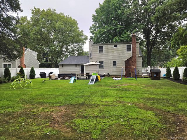 9 Runyon Street, Bay Shore, NY 11706