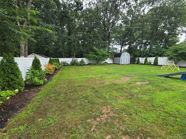 9 Runyon Street, Bay Shore, NY 11706