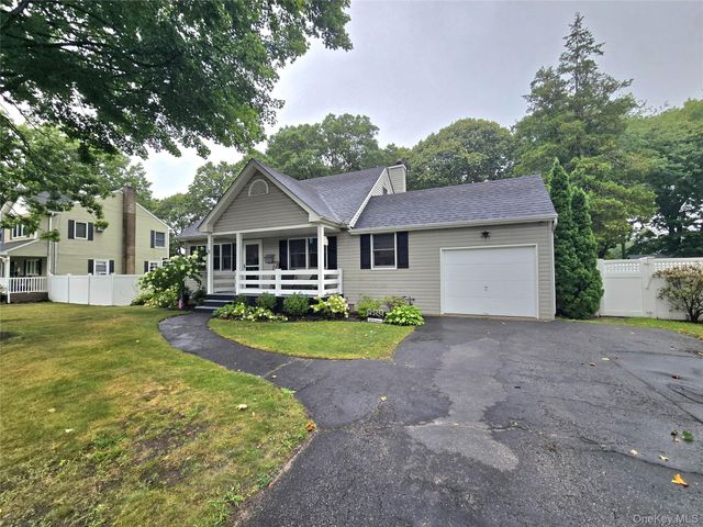 9 Runyon Street, Bay Shore, NY 11706