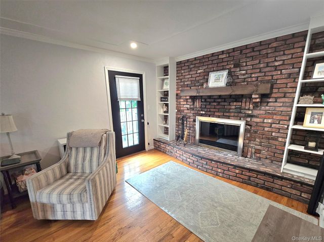 9 Runyon Street, Bay Shore, NY 11706