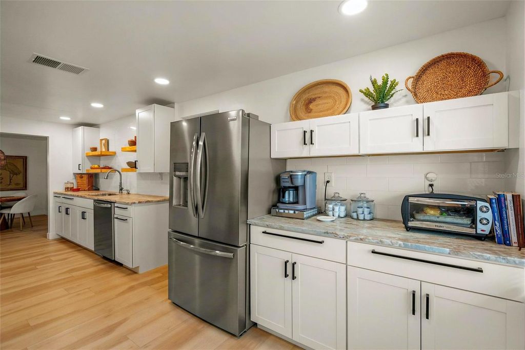 Image 14 of property listing at 401 PICASSO DRIVE, Nokomis, FL 34275