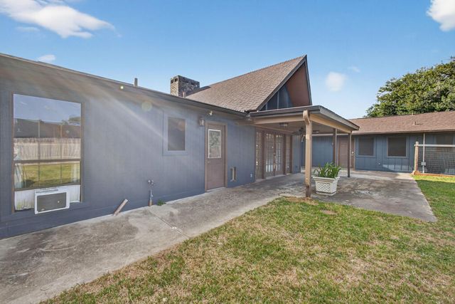 8440 Greenbriar Lane, Port Arthur, TX 77642