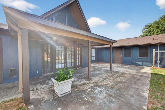 8440 Greenbriar Lane, Port Arthur, TX 77642