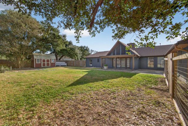 8440 Greenbriar Lane, Port Arthur, TX 77642