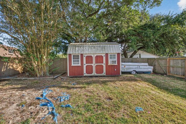 8440 Greenbriar Lane, Port Arthur, TX 77642