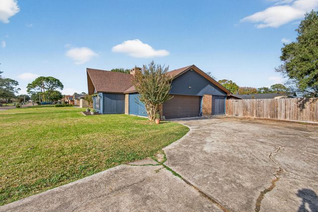 8440 Greenbriar Lane, Port Arthur, TX 77642