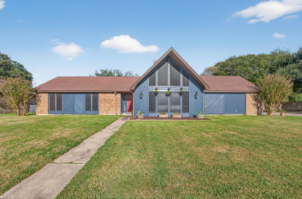 8440 Greenbriar Lane, Port Arthur, TX 77642