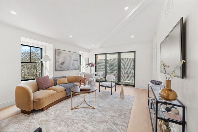 20 Whitney 6, Quincy, MA 02169