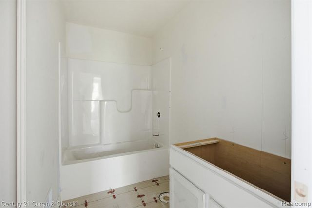 823 Nelsons Ridge Drive 13, Howell, MI 48843