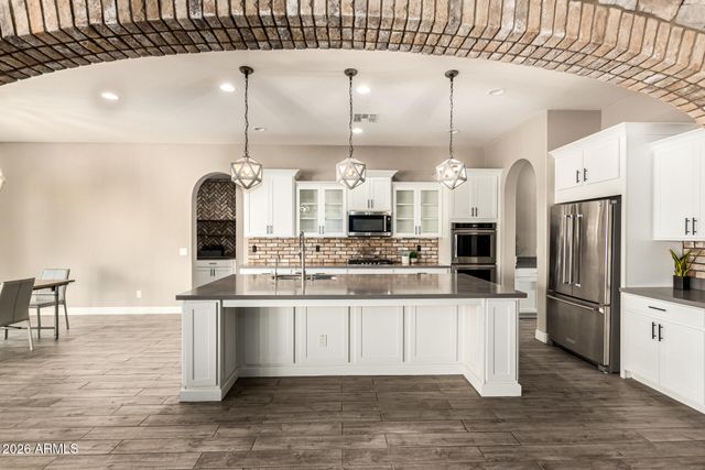 3541 E AQUARIUS Place, Chandler, AZ 85249