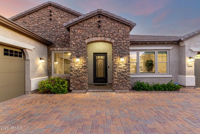 3541 E AQUARIUS Place, Chandler, AZ 85249