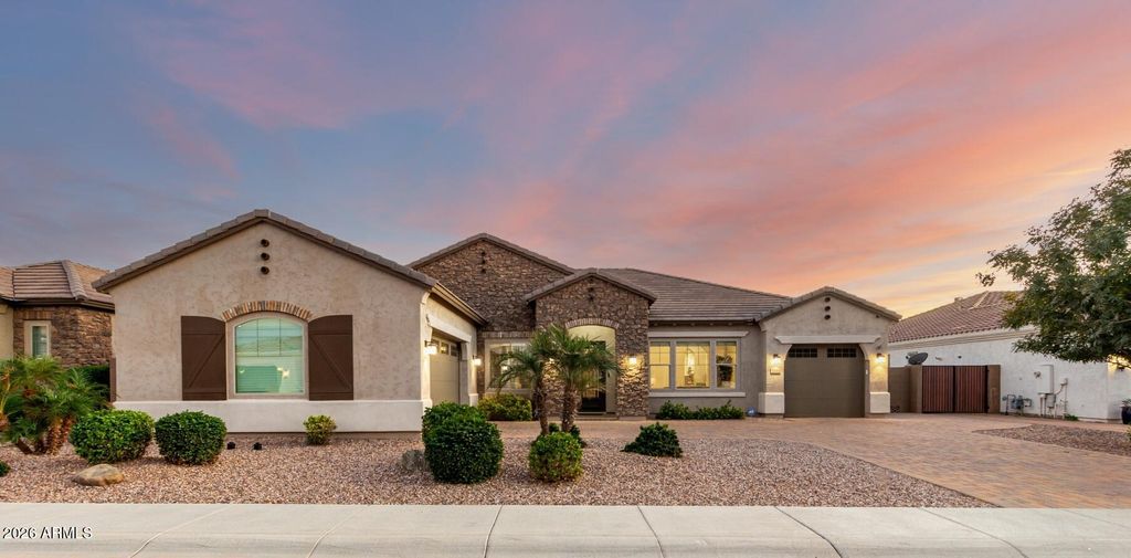 3541 E AQUARIUS Place, Chandler, AZ 85249