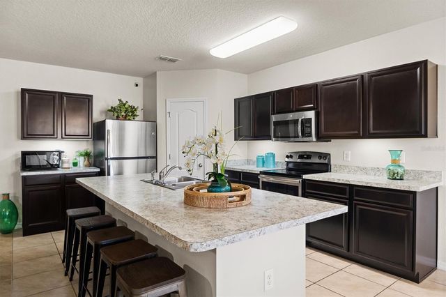 555 LUCERNE BOULEVARD, Winter Haven, FL 33881