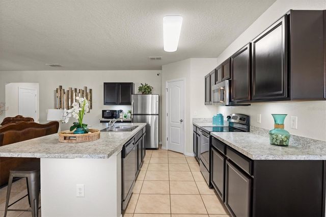 555 LUCERNE BOULEVARD, Winter Haven, FL 33881