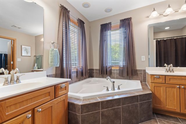 10589 Harrison Court, Roscoe, IL 61073