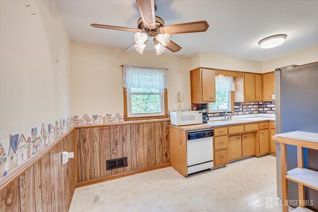 29 Hopkinson Avenue, Piscataway, NJ 08854
