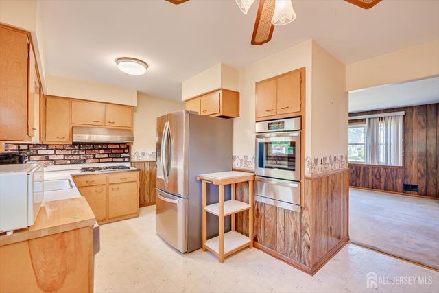 29 Hopkinson Avenue, Piscataway, NJ 08854