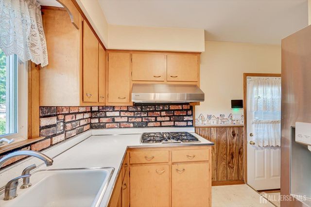 29 Hopkinson Avenue, Piscataway, NJ 08854