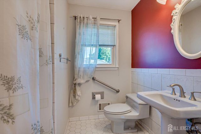 29 Hopkinson Avenue, Piscataway, NJ 08854