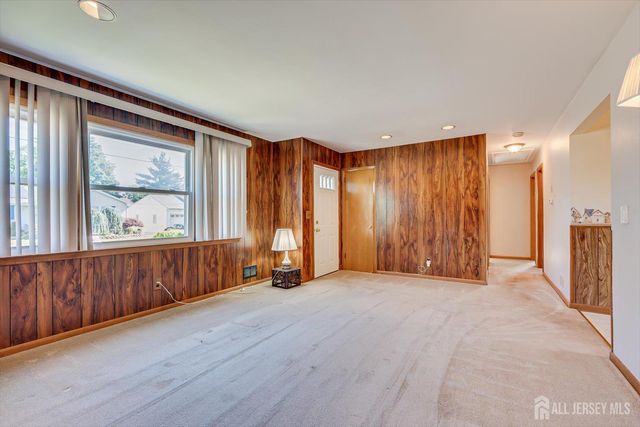 29 Hopkinson Avenue, Piscataway, NJ 08854