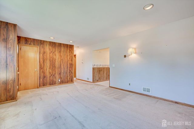 29 Hopkinson Avenue, Piscataway, NJ 08854