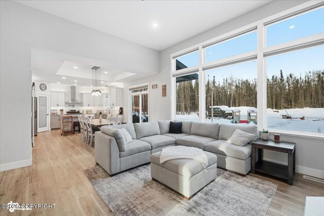 1305 W Woodpecker Circle, Wasilla, AK 99654