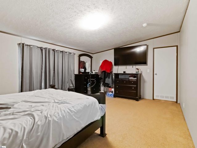 8 Doby Court, Wellford, SC 29385