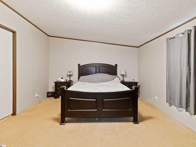 8 Doby Court, Wellford, SC 29385