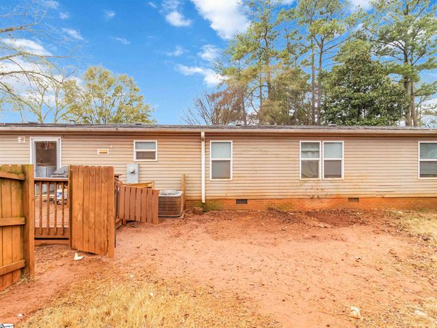 8 Doby Court, Wellford, SC 29385