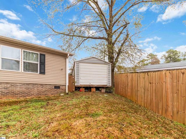 8 Doby Court, Wellford, SC 29385