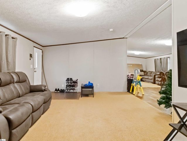 8 Doby Court, Wellford, SC 29385