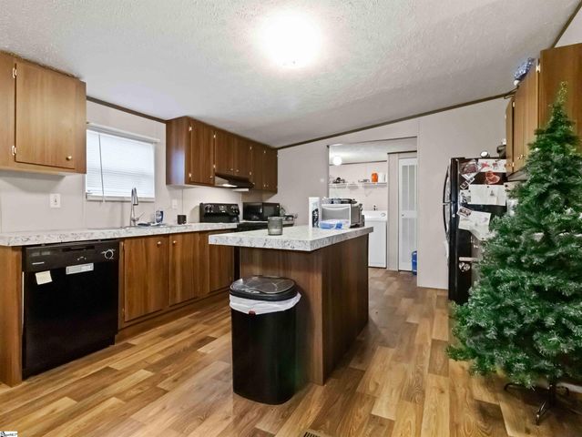 8 Doby Court, Wellford, SC 29385