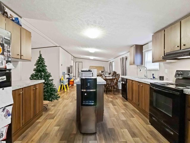 8 Doby Court, Wellford, SC 29385