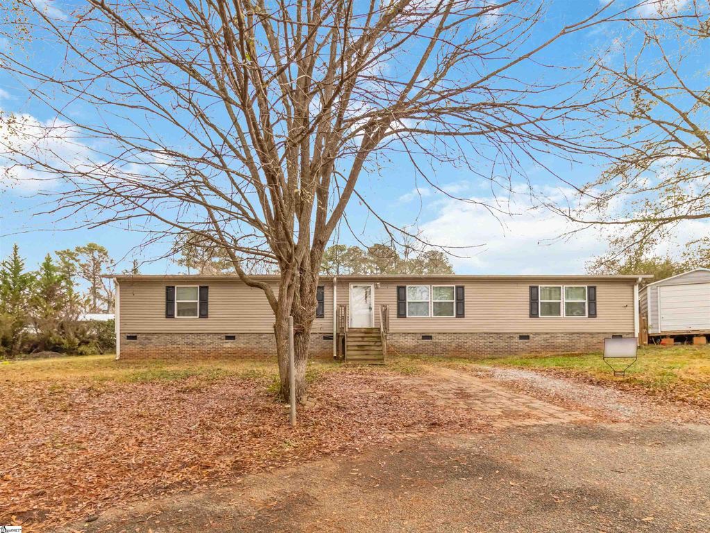 8 Doby Court, Wellford, SC 29385