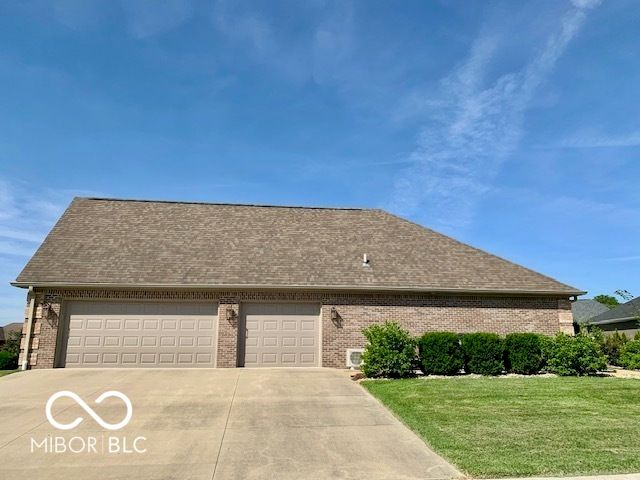 3555 Saint Andrews Place, Seymour, IN 47274