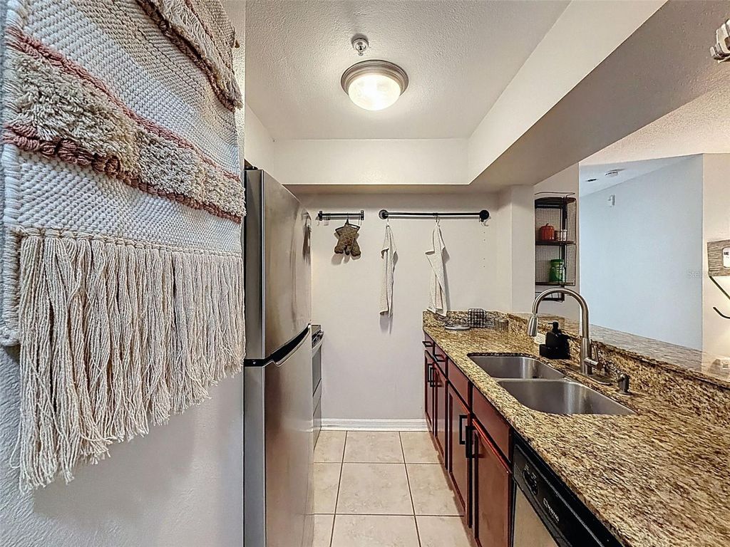 Image 13 of property listing at 406 W AZEELE STREET 103, Tampa, FL 33606