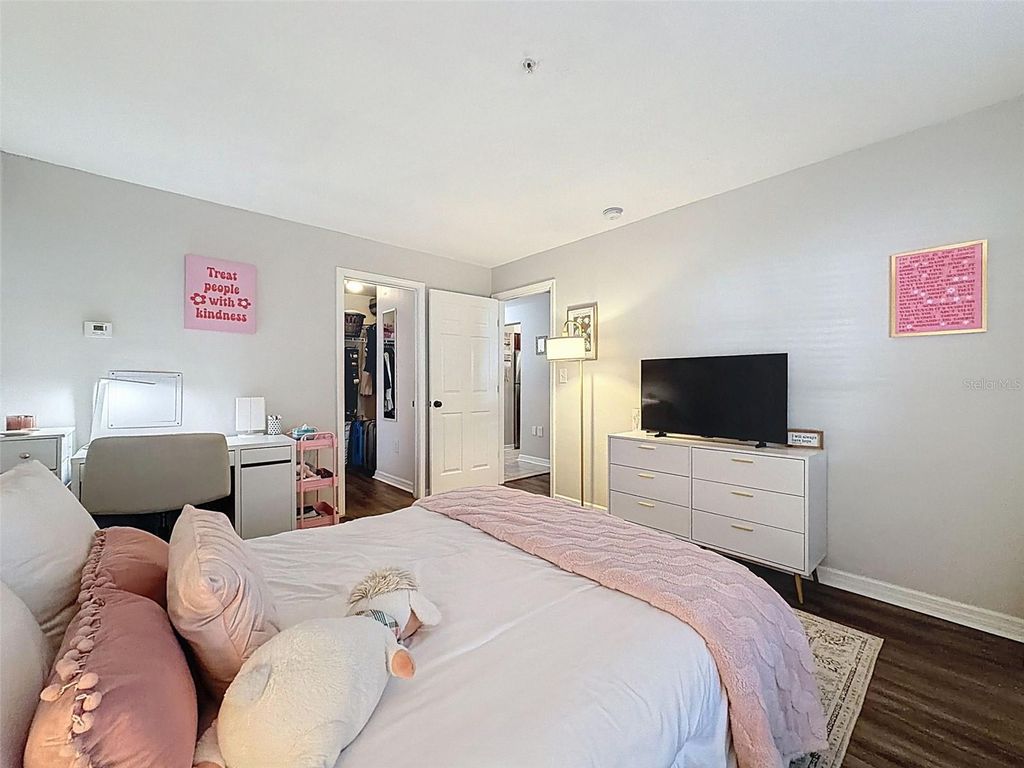 Image 16 of property listing at 406 W AZEELE STREET 103, Tampa, FL 33606