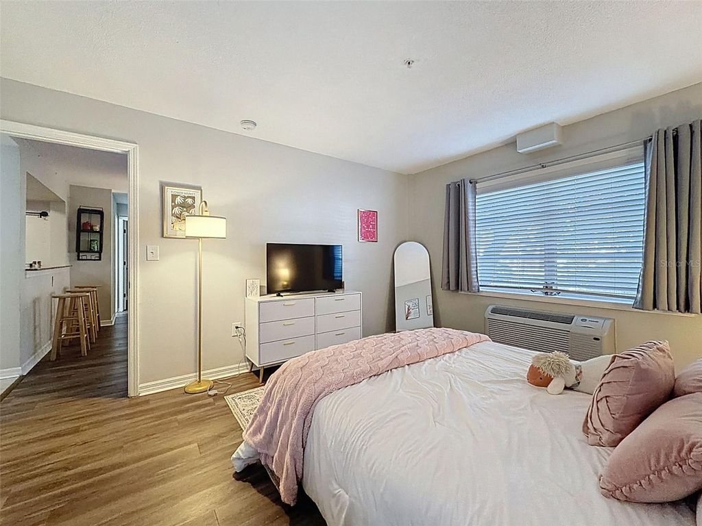 Image 18 of property listing at 406 W AZEELE STREET 103, Tampa, FL 33606