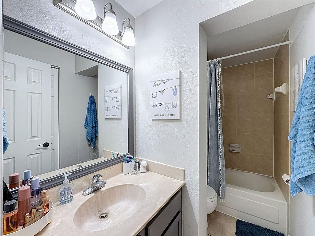 Image 25 of property listing at 406 W AZEELE STREET 103, Tampa, FL 33606