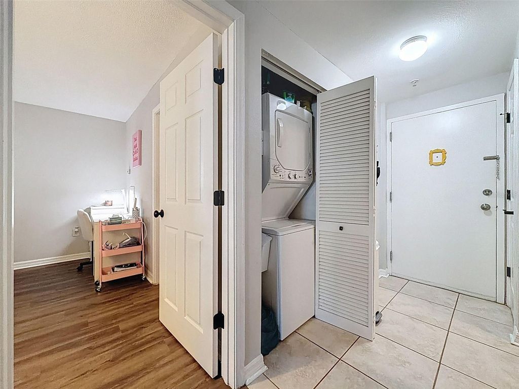 Image 27 of property listing at 406 W AZEELE STREET 103, Tampa, FL 33606