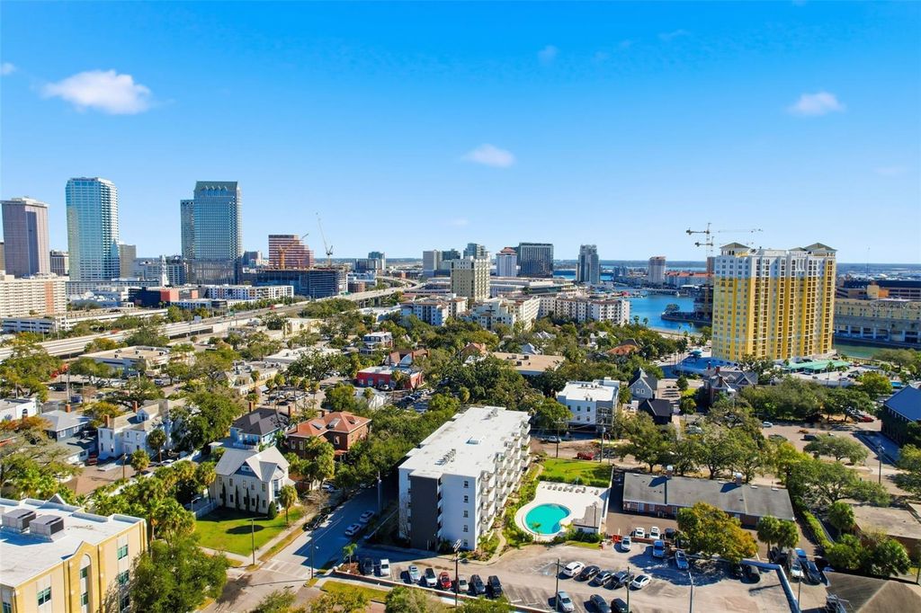 Image 31 of property listing at 406 W AZEELE STREET 103, Tampa, FL 33606