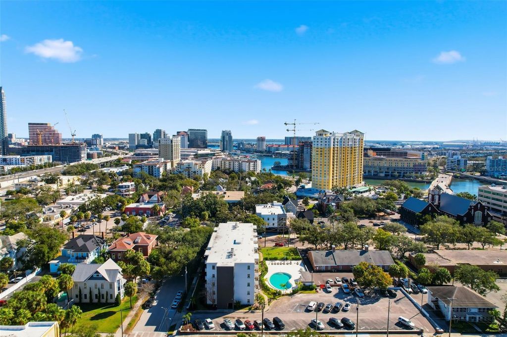 Image 32 of property listing at 406 W AZEELE STREET 103, Tampa, FL 33606