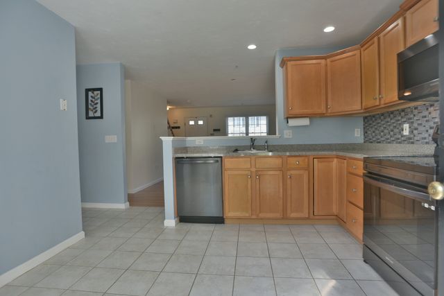 83 Boxberry Ln 83, Rockland, MA 02370