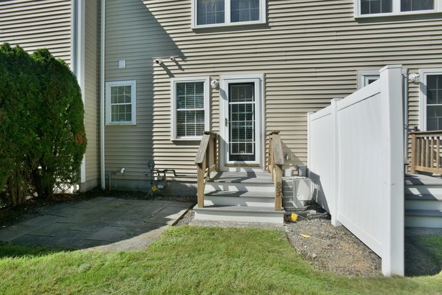 83 Boxberry Ln 83, Rockland, MA 02370