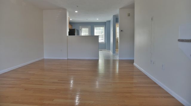 83 Boxberry Ln 83, Rockland, MA 02370