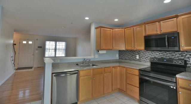 83 Boxberry Ln 83, Rockland, MA 02370