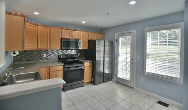 83 Boxberry Ln 83, Rockland, MA 02370