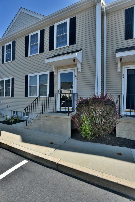 83 Boxberry Ln 83, Rockland, MA 02370