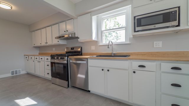 1101 Sycamore Street, Crown Point, IN 46307