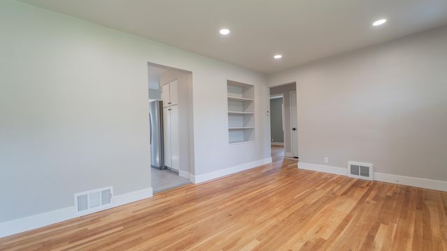 1101 Sycamore Street, Crown Point, IN 46307